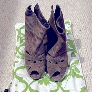 Vintage stiletto Heel bootie Size 4.5 Tan Color